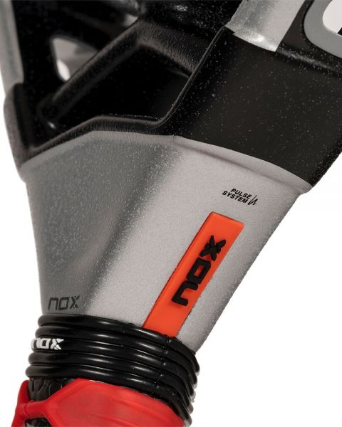 Pala Nox AT10 Genius 18K Agustín Tapia 2024